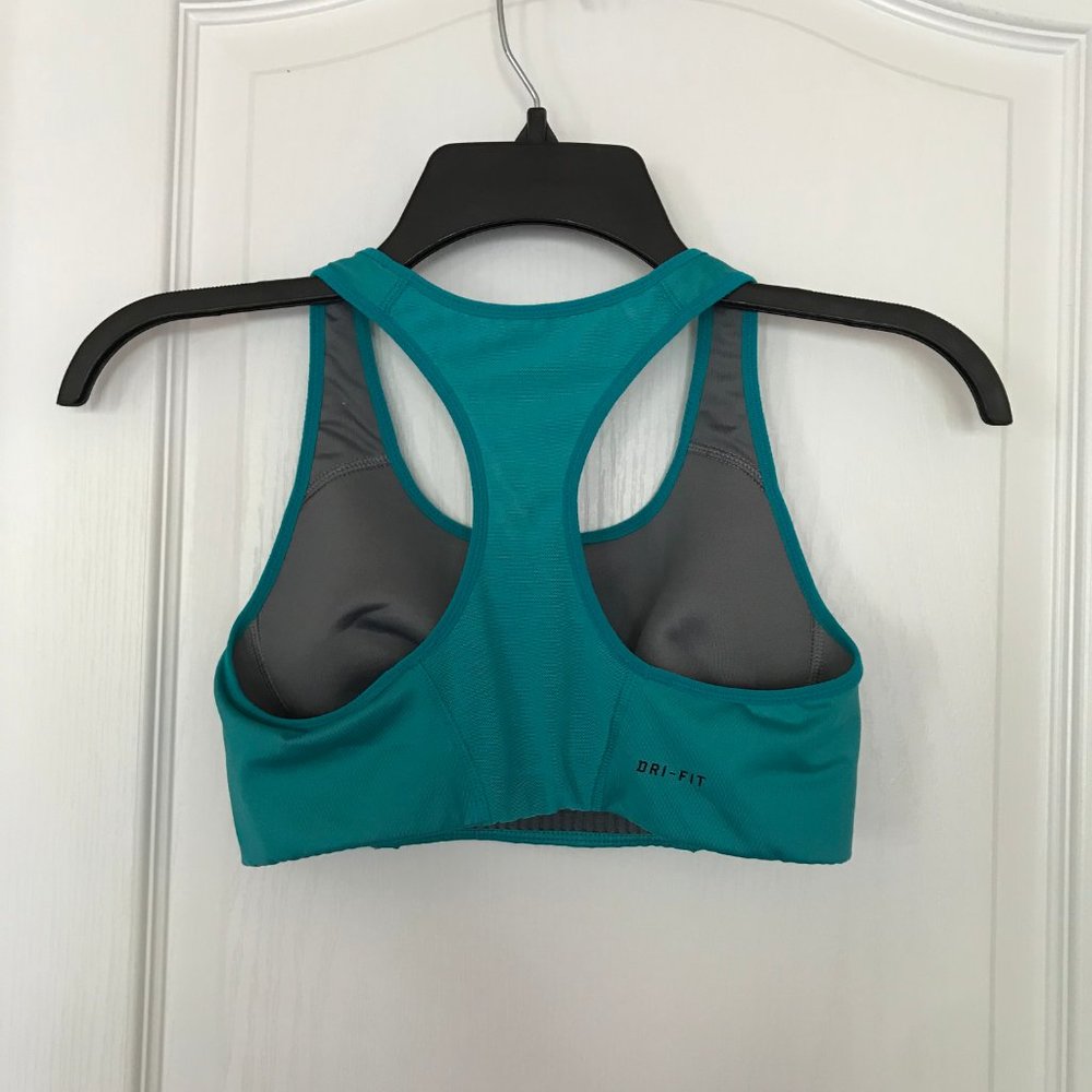 NIke women's sportsbra, size S/P - Picture 2 of 3